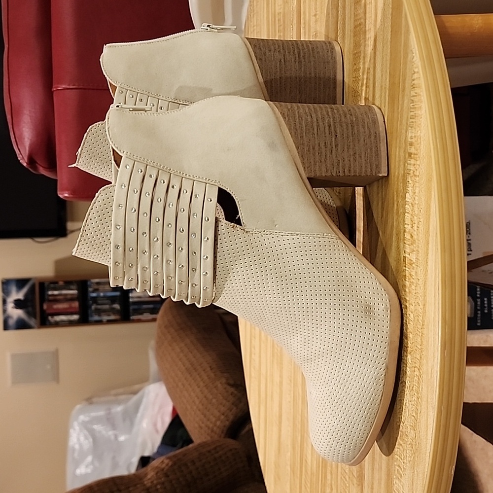 Dolce by Mojo Moxy Gray/Cream Booties